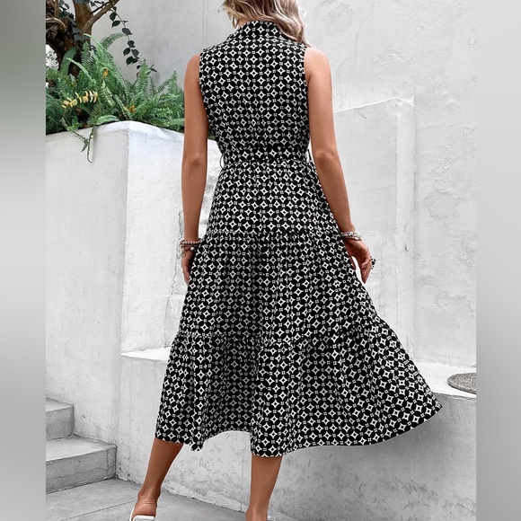 Black/White Print Ruffle Hem Belted Dress - Picture 2 of 10